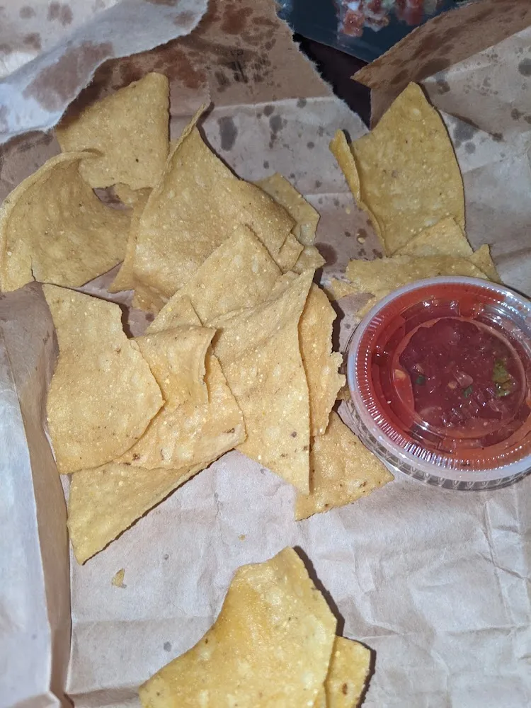 Chips and Salsa Roja